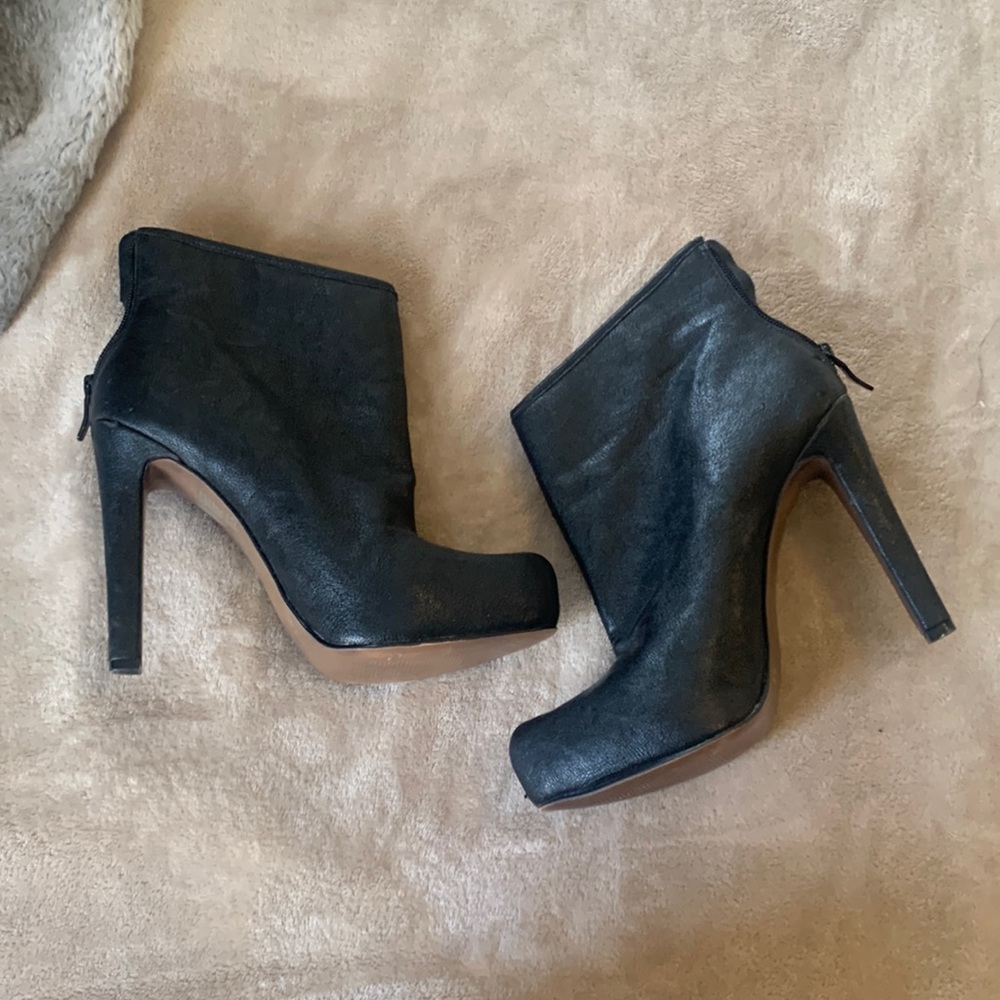 BCBG fur lined booties